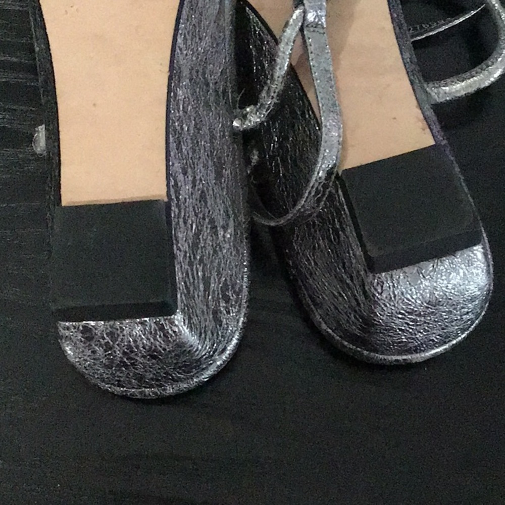 Stuart Weitzman size 9 silver sandals - Picture 7 of 13